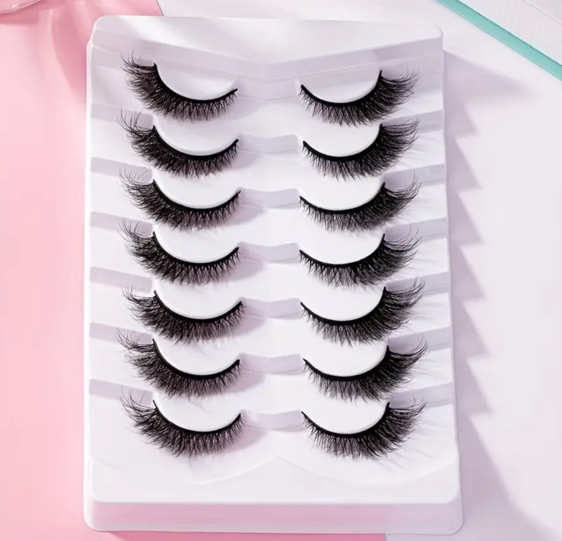 Thick Curly Lashes - Fishtail Style