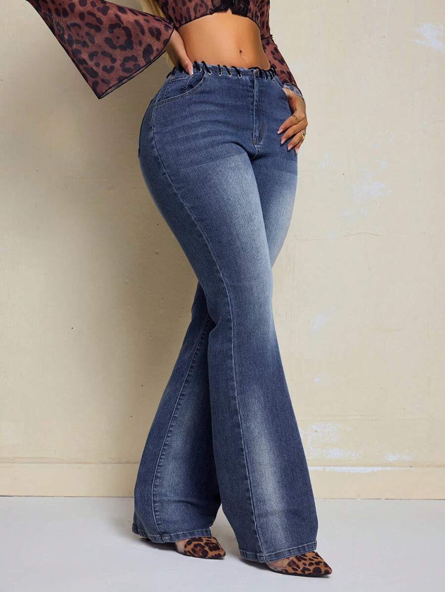 Lariana Flared Jeans